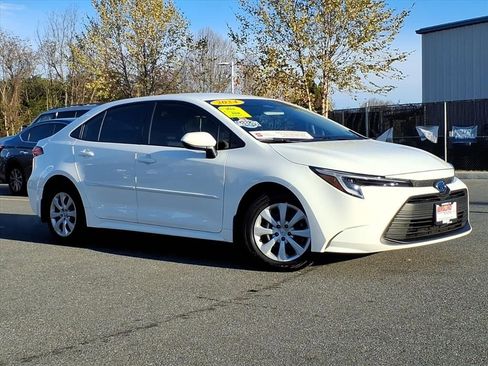 Certified 2024 Toyota Corolla LE image 2