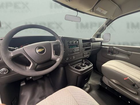 Used 2017 Chevrolet Express 2500 RWD image 6