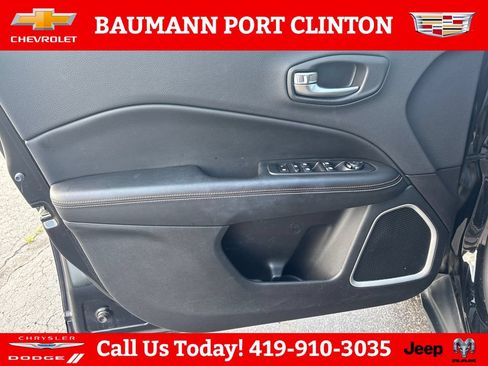 Used 2018 Jeep Compass Latitude w/ Cold Weather Group AWD/4WD image 11