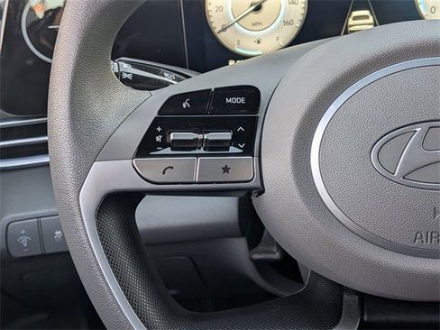 Used 2024 Hyundai Elantra SEL image 15