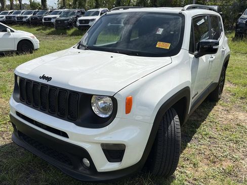 Used 2023 Jeep Renegade Altitude AWD/4WD image 3