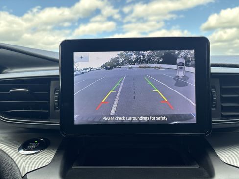 Used 2020 Ford Explorer XLT image 3