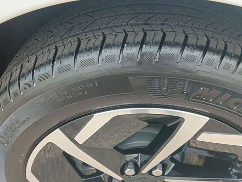 Used 2024 Chevrolet Equinox EV LT FWD image 17