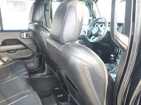 Used 2019 Jeep Wrangler Unlimited Sahara w/ Dual Top Group AWD/4WD image 25