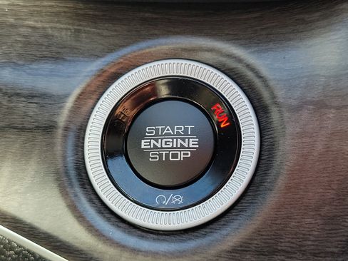 Used 2024 Jeep Grand Cherokee Limited w/ Black Appearance Package image 27