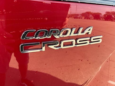 Used 2024 Toyota Corolla Cross XLE FWD image 10