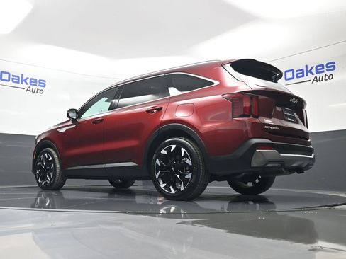 Certified 2025 Kia Sorento EX w/ Panoramic Sunroof Package image 46