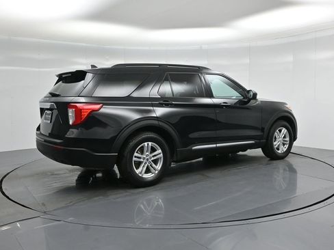 Certified 2022 Ford Explorer XLT image 28