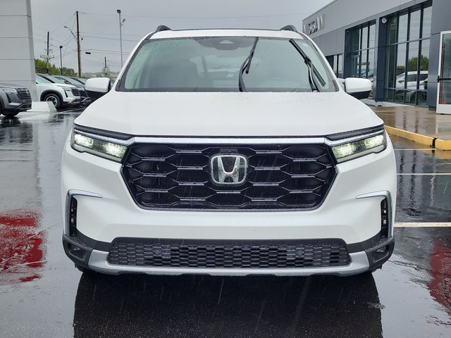 Used 2025 Honda Pilot Touring image 8