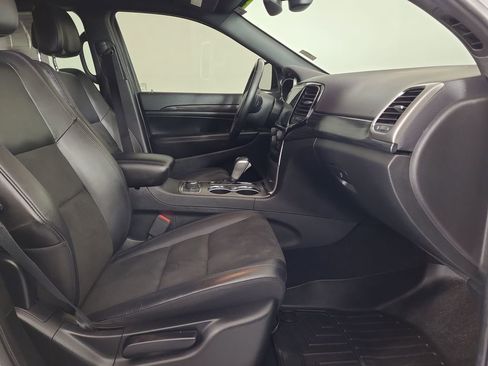 Used 2020 Jeep Grand Cherokee Altitude image 21