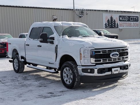 Used 2024 Ford F250 XLT image 3