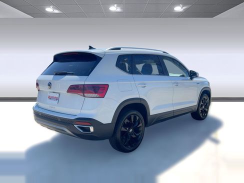 Used 2024 Volkswagen Taos SE image 8