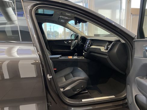 Used 2025 Volvo XC60 B5 Plus image 31