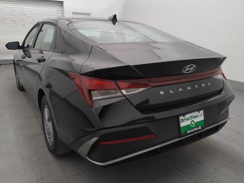 Used 2025 Hyundai Elantra SE FWD image 5