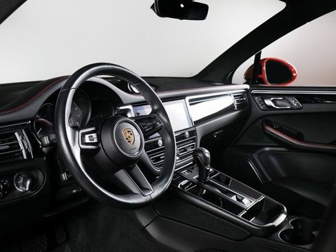 Certified 2024 Porsche Macan S AWD/4WD image 4