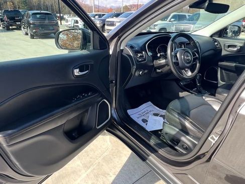 Used 2018 Jeep Compass Limited w/ Navigation Group image 9