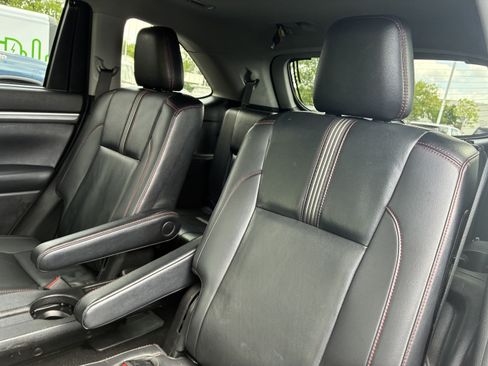 Used 2019 Toyota Highlander SE w/ Nightshade Edition AWD/4WD image 13