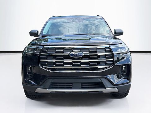 Used 2025 Ford Explorer Active w/ Active Comfort Package AWD/4WD image 2