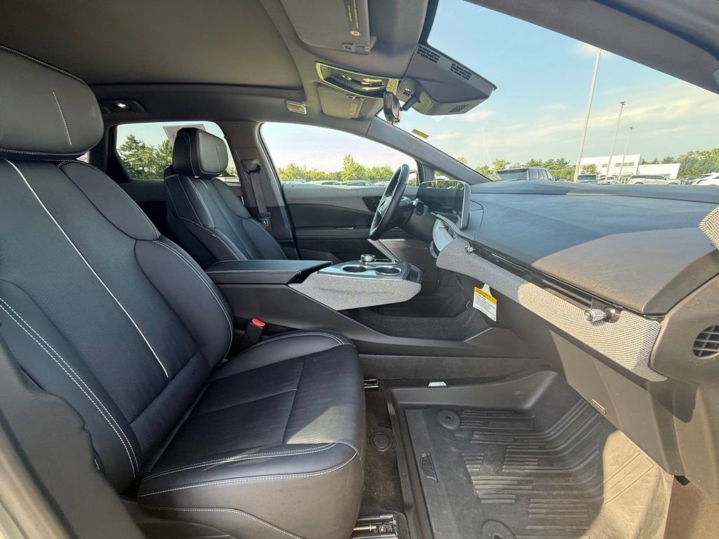 Used 2025 Cadillac Optiq Sport 2 w/ LPO, Floor Liner Package AWD/4WD image 35