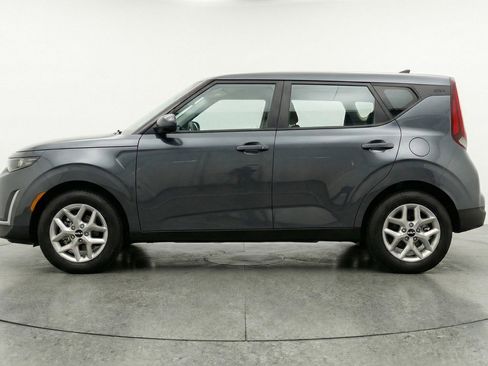 Used 2025 Kia Soul LX w/ LX Technology Package FWD image 5
