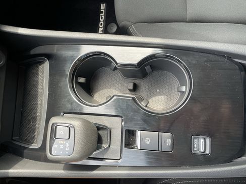 Used 2025 Nissan Rogue S FWD image 25