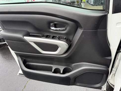 Used 2021 Nissan Titan SV w/ SV Convenience Package image 23