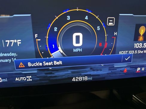 Used 2025 Chevrolet Suburban Z71 image 11