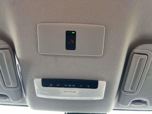 Certified 2025 Nissan Versa SR image 31