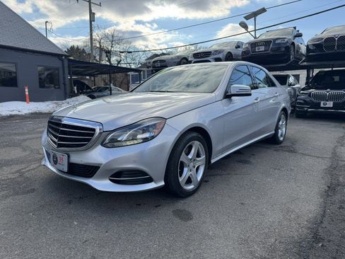 Used 2014 Mercedes-Benz E 350 4MATIC Sedan image 3