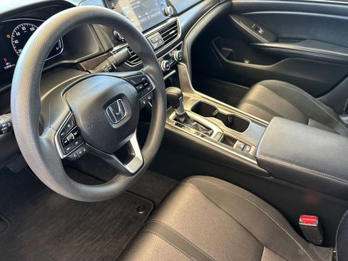 Used 2018 Honda Accord EX image 10