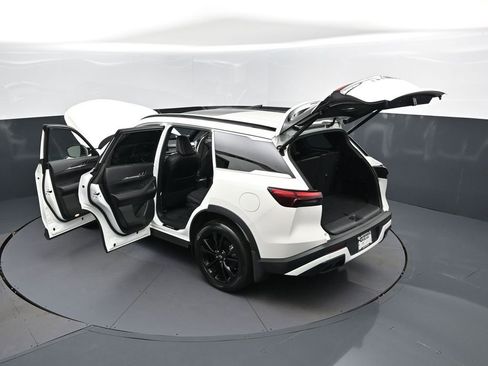 Certified 2025 INFINITI QX60 Luxe w/ Black Edition FWD image 2