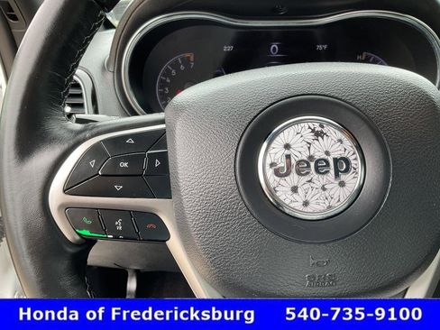 Used 2019 Jeep Grand Cherokee Overland AWD/4WD image 32