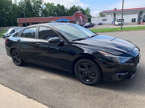 Used 2023 Hyundai Elantra SEL FWD image 3