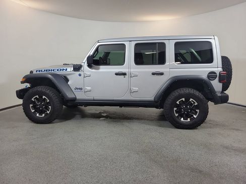 Used 2024 Jeep Wrangler Unlimited Rubicon 4xe w/ Capability Package AWD/4WD image 4