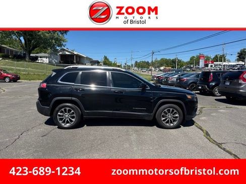 Used 2019 Jeep Cherokee Latitude Plus w/ Cold Weather Group FWD image 1