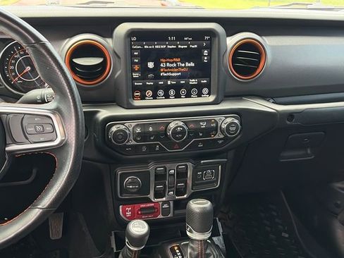 Used 2023 Jeep Gladiator Mojave w/ LED Lighting Group AWD/4WD image 14