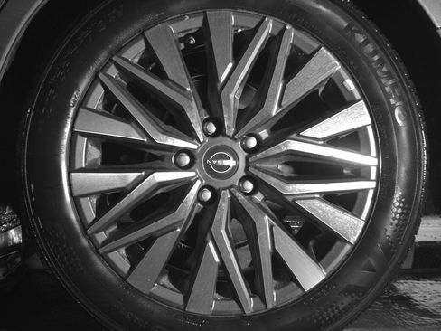 Used 2025 Nissan Altima 2.5 SV FWD image 14
