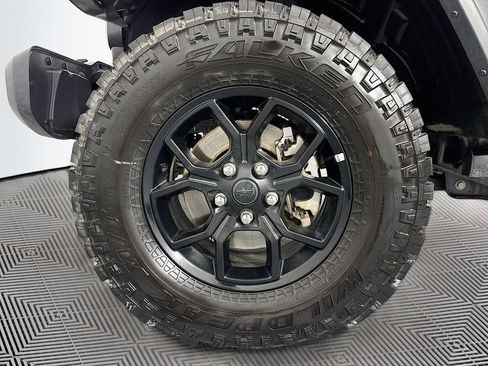 Used 2025 Jeep Wrangler Unlimited Sport AWD/4WD image 28