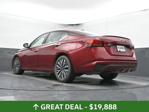 Used 2025 Nissan Altima 2.5 SV FWD image 51