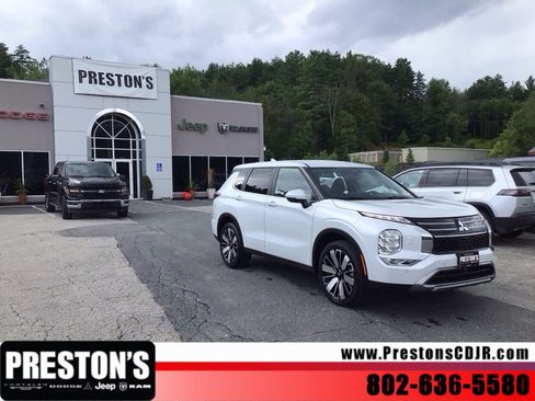 Used 2025 Mitsubishi Outlander SE AWD/4WD image 10