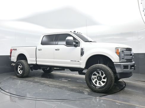Used 2019 Ford F250 Lariat w/ Lariat Ultimate Package image 8