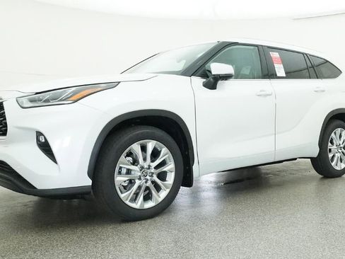 New 2026 Toyota Highlander Limited AWD/4WD image 17
