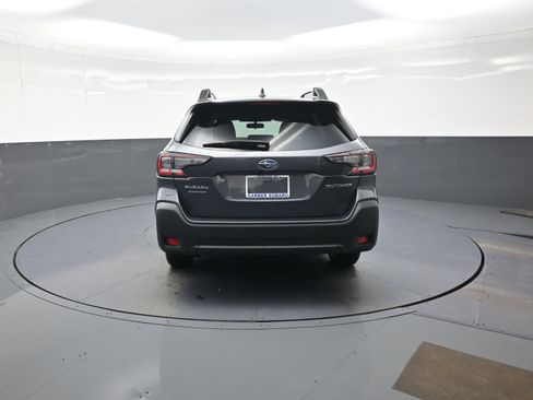 Used 2023 Subaru Outback Premium image 4