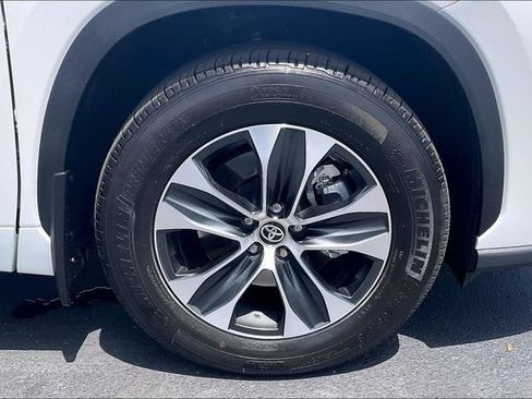Used 2026 Toyota Highlander XLE AWD/4WD image 9