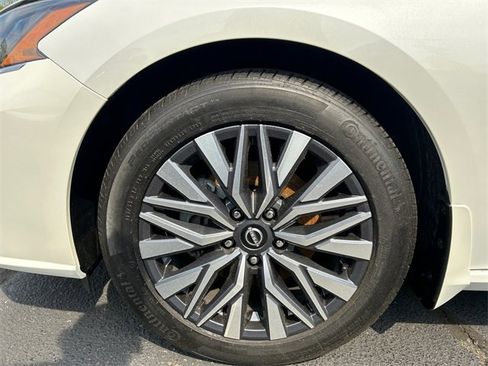 Certified 2023 Nissan Altima 2.5 SV w/ SV Premium Package image 8