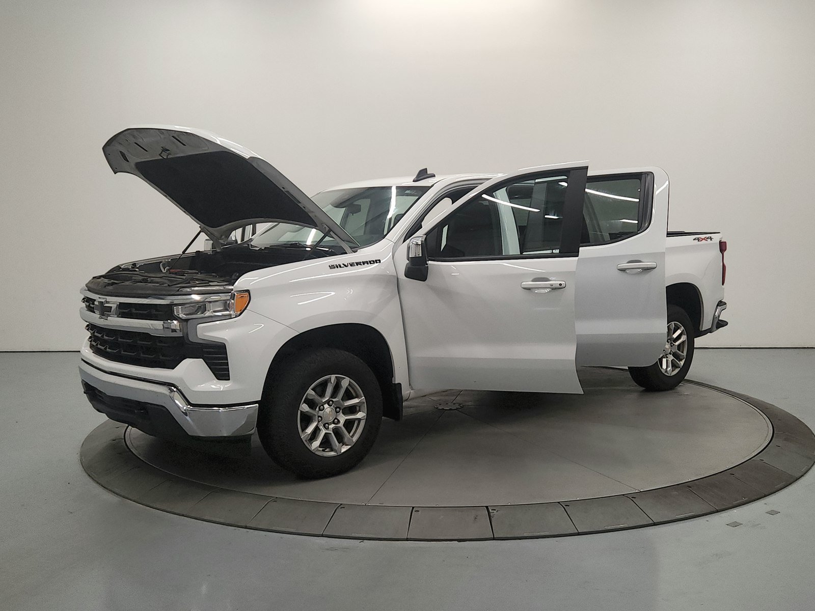 Used 2024 Chevrolet Silverado 1500 LT AWD/4WD image 12