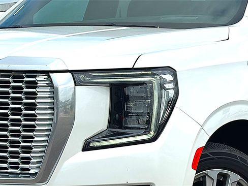 Used 2022 GMC Yukon Denali AWD/4WD image 4