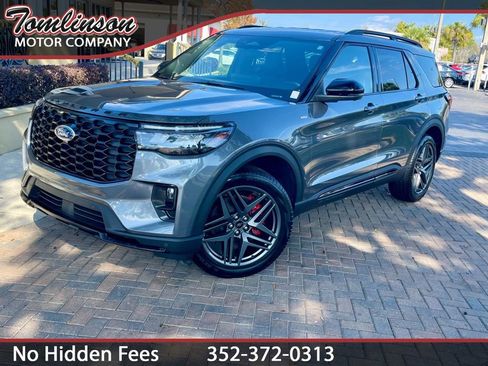 Used 2025 Ford Explorer ST-Line w/ ST-Line Street Pack image 1