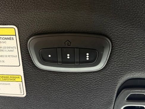 Used 2019 Jeep Wrangler Unlimited Sahara w/ Dual Top Group AWD/4WD image 26