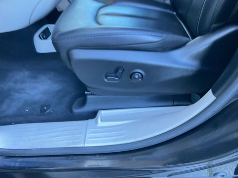 Used 2023 Chrysler Pacifica Touring-L image 22